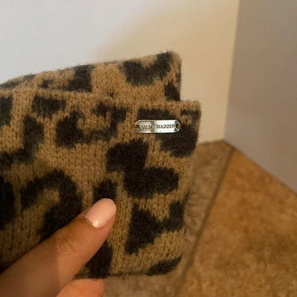 Steve Madden Leopard Beanie - Picture 4 of 4